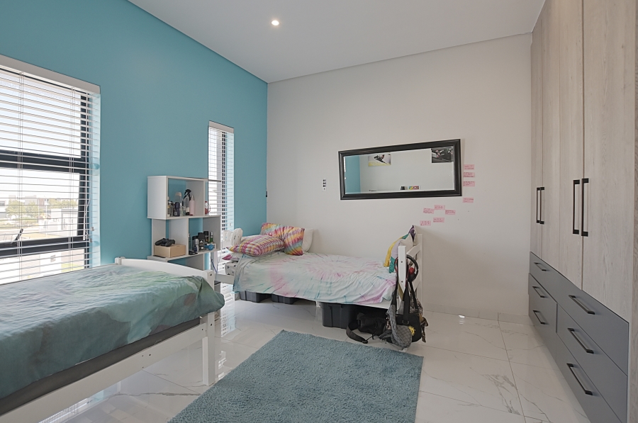 5 Bedroom Property for Sale in Sandown Western Cape